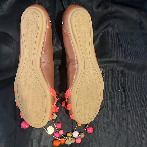 Very Cute Flats! - Picture 3 of 3